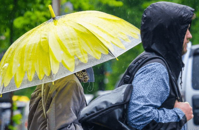 Україна буде, як ніби в дощовому віночку