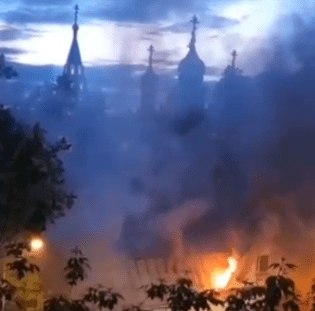У Москві палав храм Петра та Павла (Відео)
