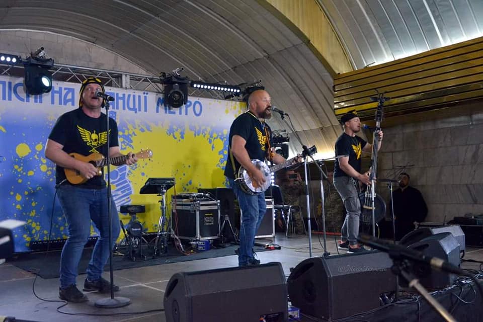 Рівненський гурт OT VINTA виступив у дніпровському метрополітені