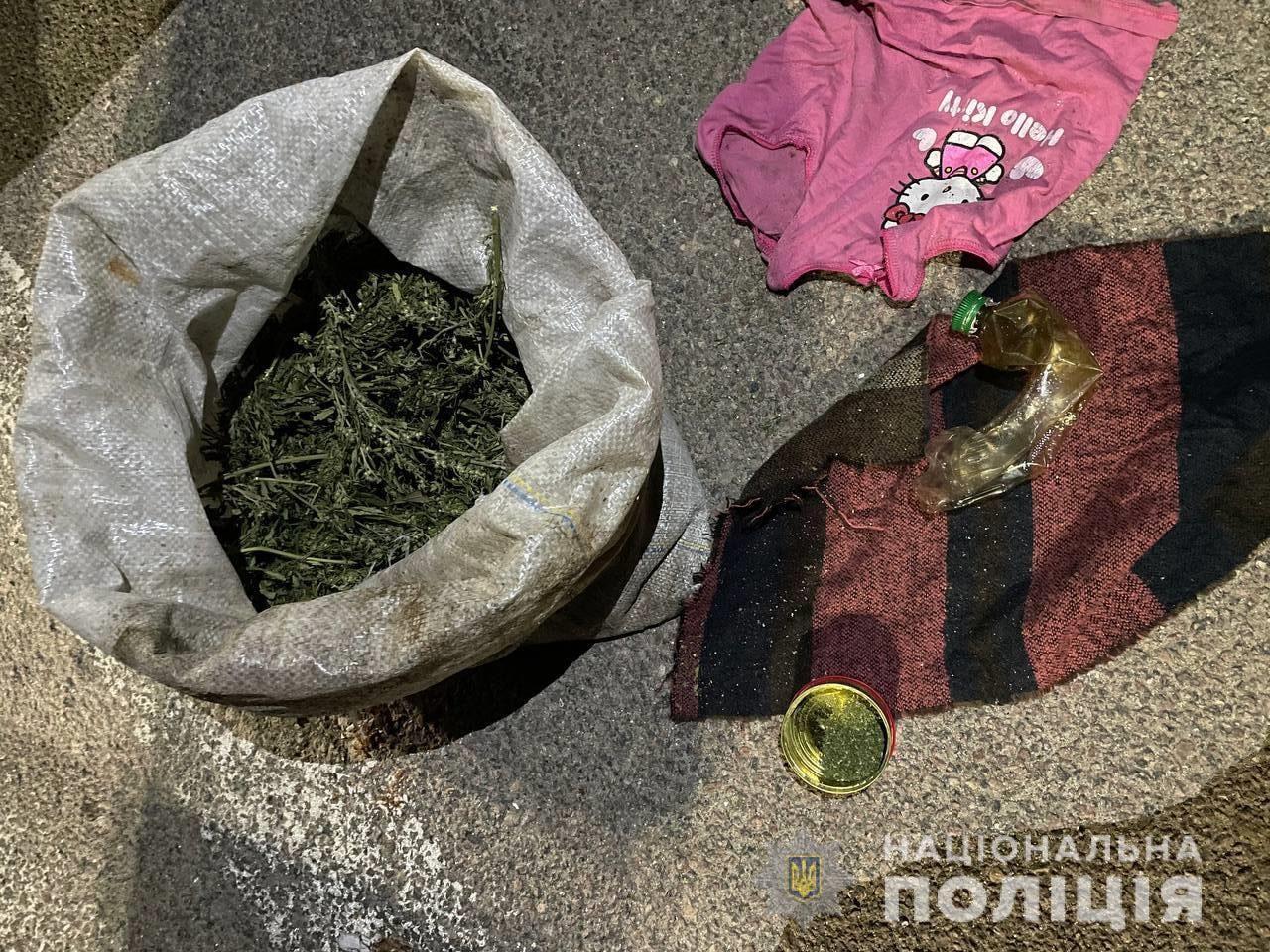У Бабині поліцейські вилучили канабіс у водія авто