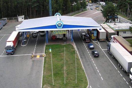 Змінені умови виїзду за кордон чоловіків призовного віку, – постанова КМУ