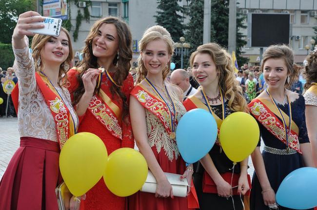 125 випускників шкіл Рівного отримають цього року “медалі” за успіхи в навчанні