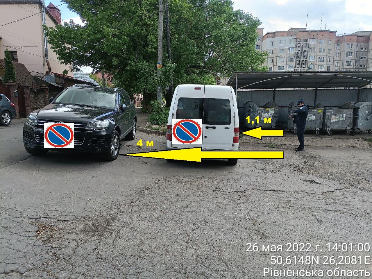 У Рівному водіїв штрафуватимуть за паркування біля сміттєвих майданчиків