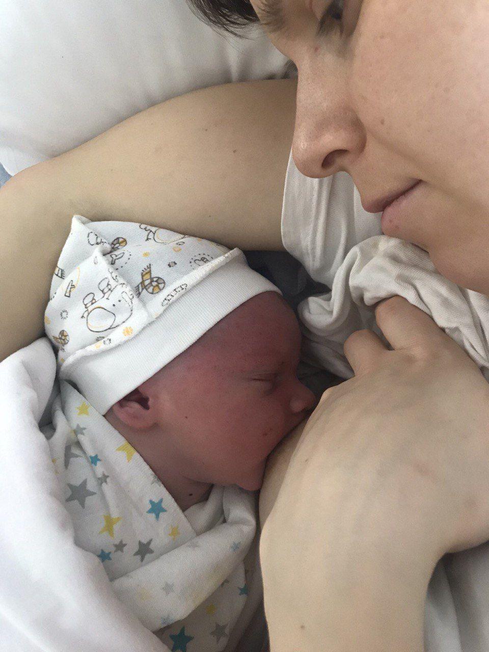 Жінка, яка народила у перший день війни, розповіла, як рятувала немовля