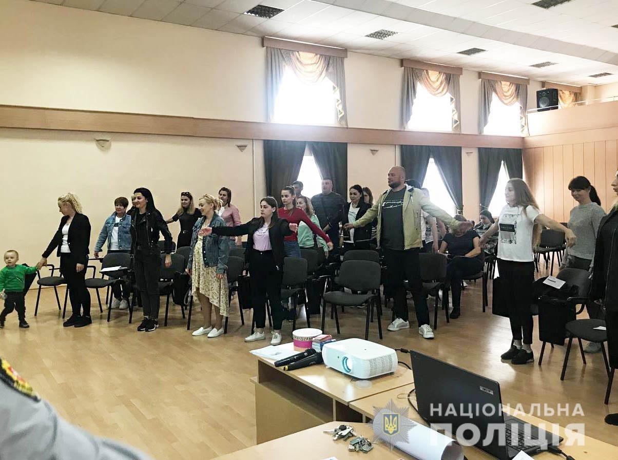 Рівненські психологи провели тренінг для евакуйованих із зони бойових дій працівників поліції Рівненські психологи провели тренінг для евакуйованих із зони бойових дій працівників поліції