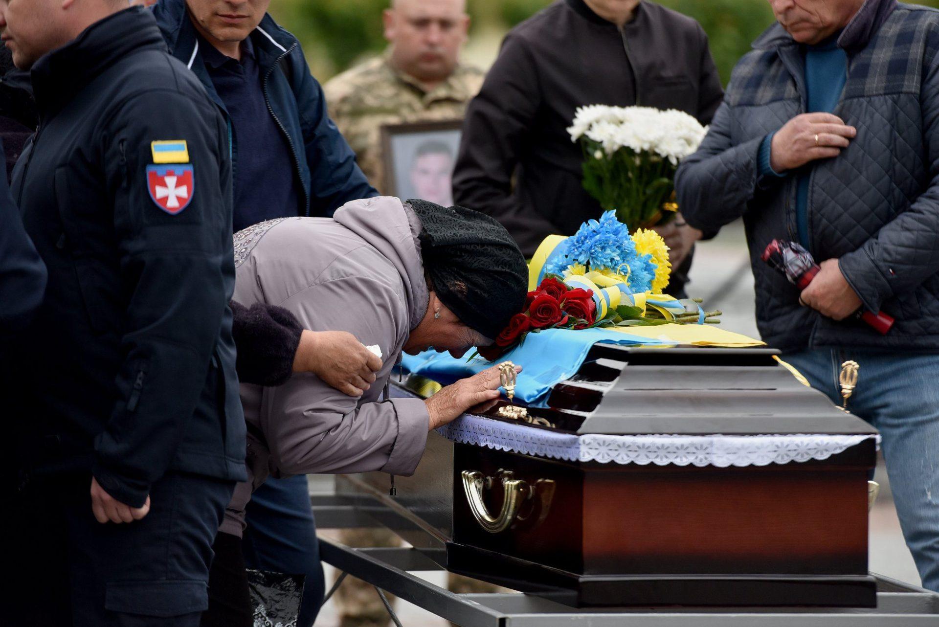 Навіть небо сьогодні плаче: Рівне попрощалося із захисником