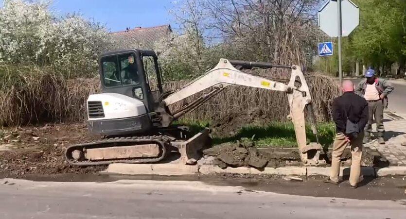 Один будинок на вулиці Київській у Рівному залишився без води