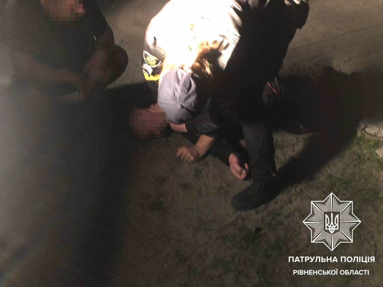 У Сарнах патрульні надали перехожому першу допомогу при епілептичному приступі