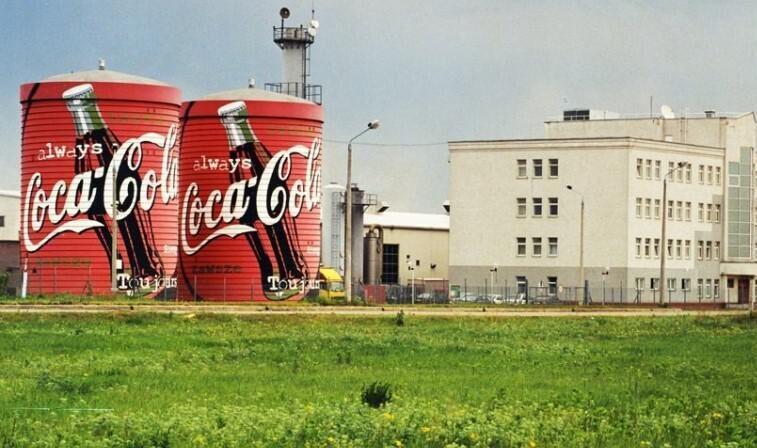 Coca-Cola відновила виробництво напоїв на заводі під Києвом