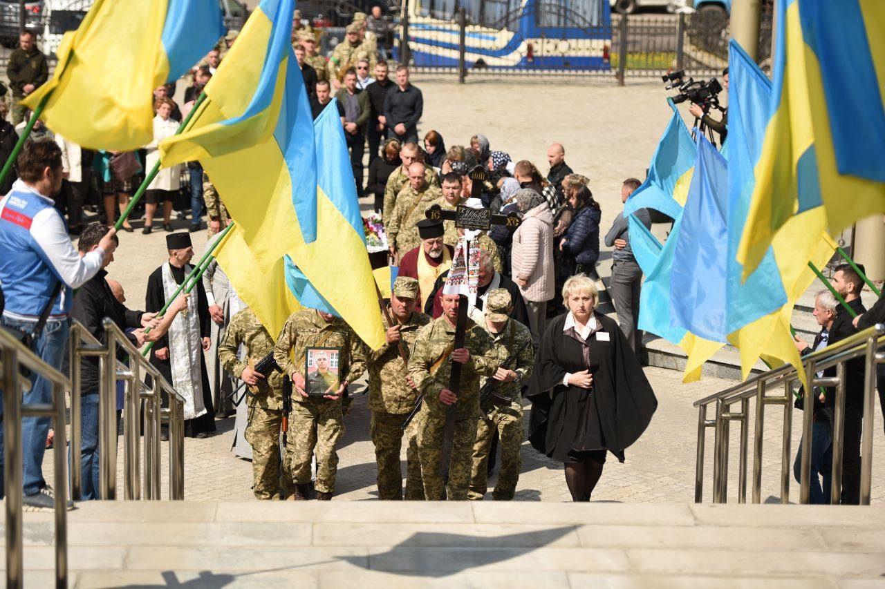 Рівне попрощалося із мужнім захисником України Артемом Супруном