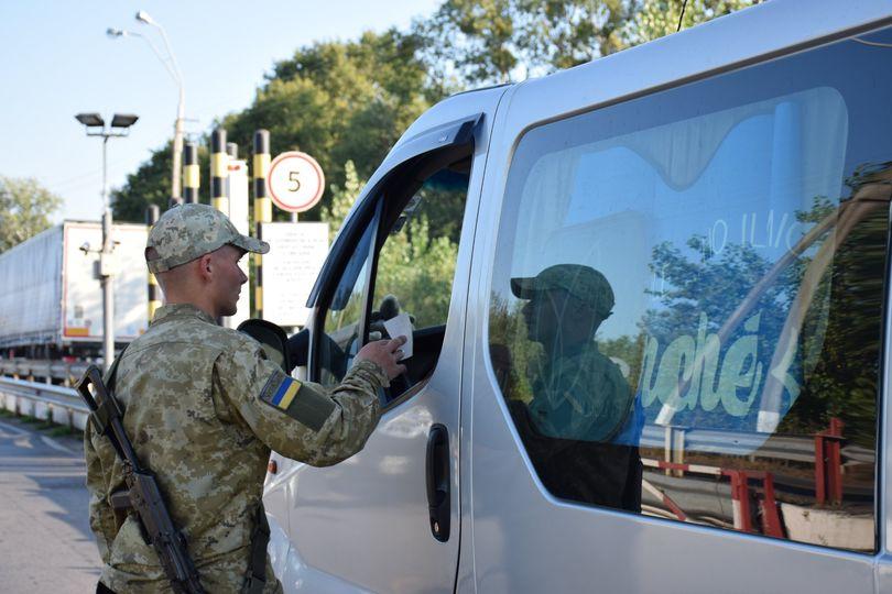 З України минулої доби виїхали 32 тисячі осіб