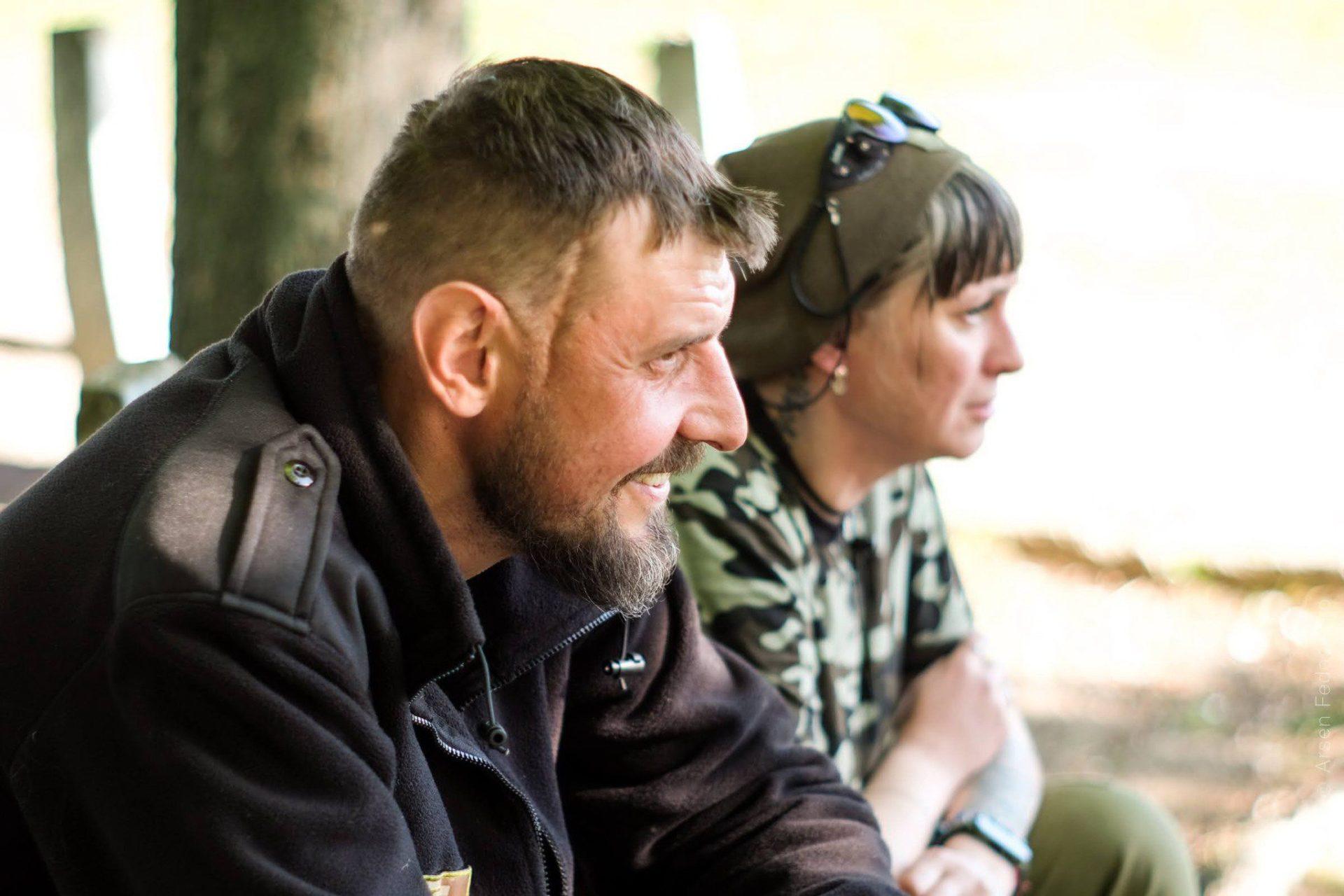 Головнокомандувач ЗСУ поділився історією про колишню дизайнерку, яка стала снайпером та воює разом із чоловіком