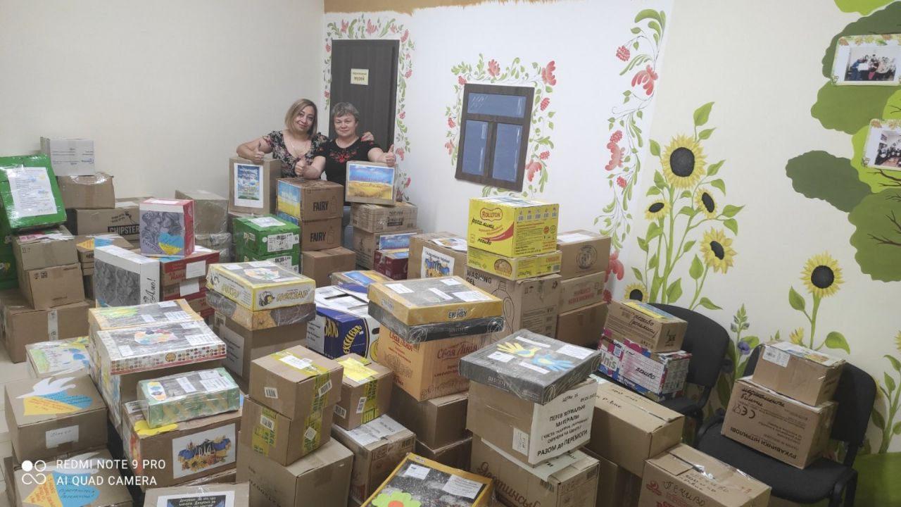 Працівники дитсадків Рівного зібрали допомогу, яку волонтери повезли на Харківщину (фото)