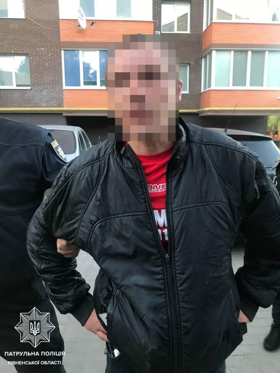 Грабіжника на залізничному вокзалі оперативно виявили патрульні