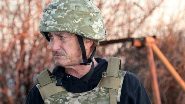 Голлівудський актор приїхав до України та відвідав Ірпінь і Бучу