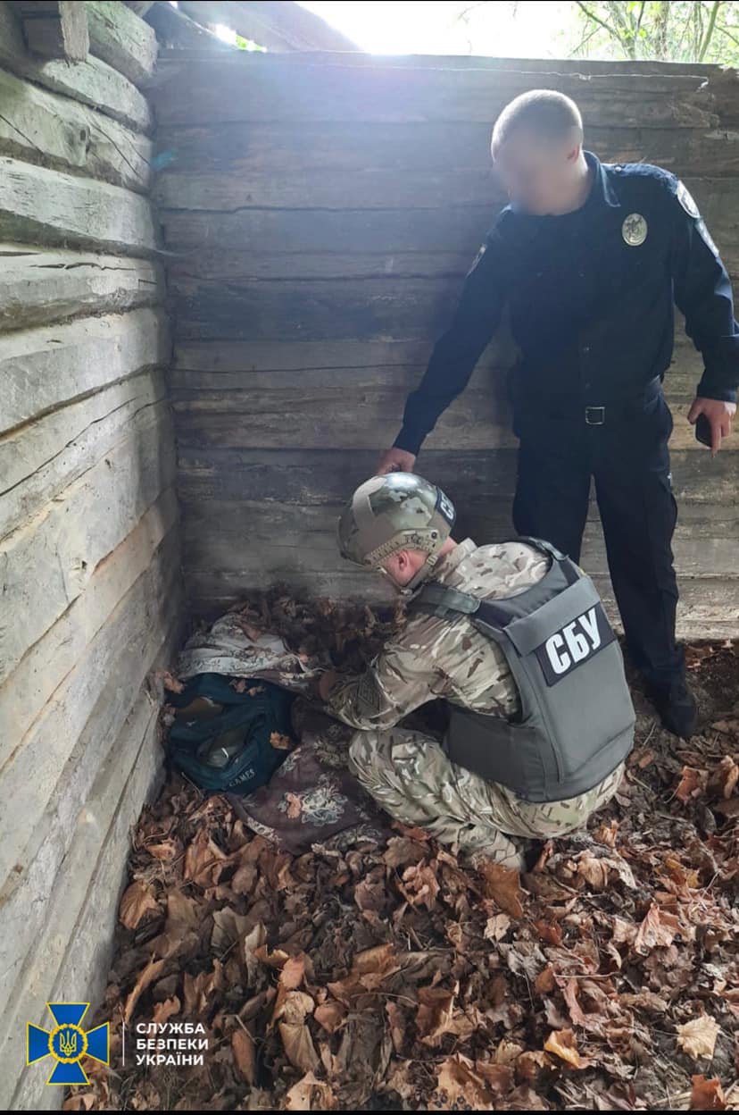 На Рівненщині СБУ виявила тайник з боєприпасами неподалік кордону з Білоруссю (ВІДЕО)