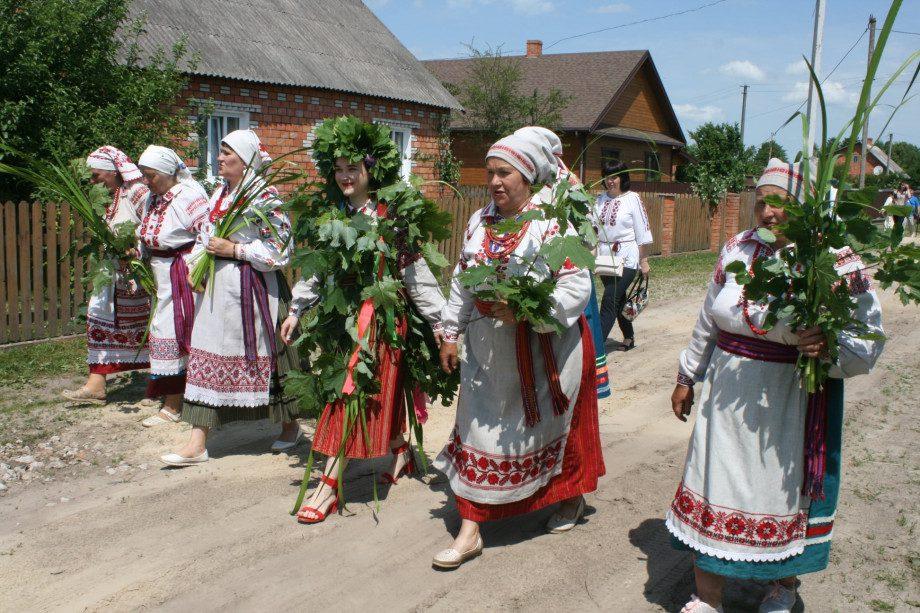 Рівнян запрошують на поліський обряд “Водіння Куста”