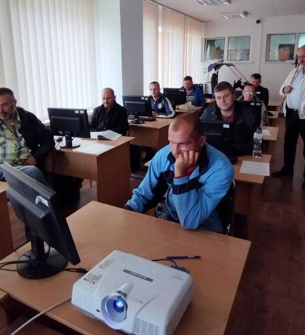 На Рівненщині готують кваліфікованих водіїв із перевезення пасажирів за 2 місяці