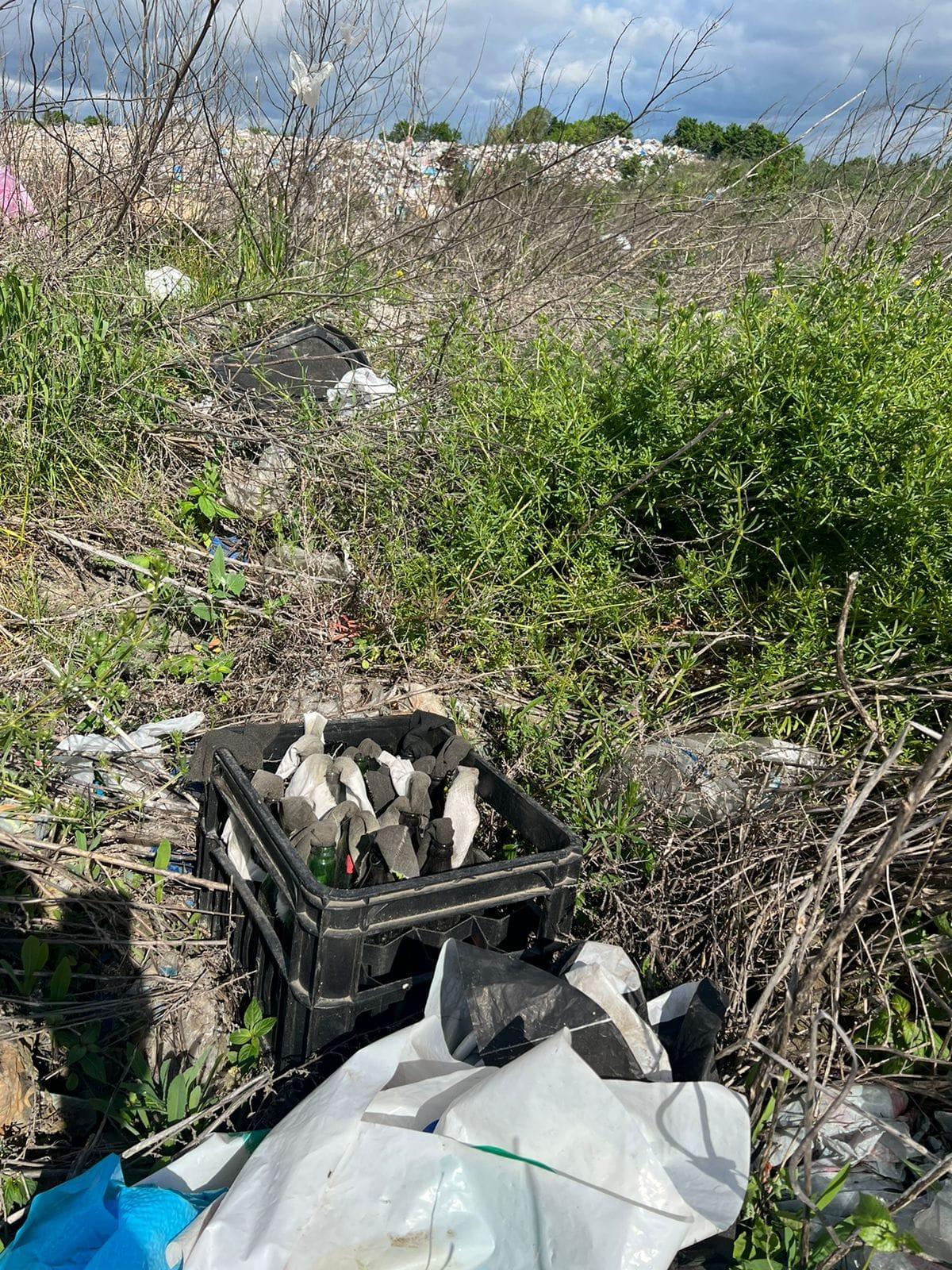 У Рівному на сміттєзвалищі знайшли вибухонебезпечний коктейль (Фото)