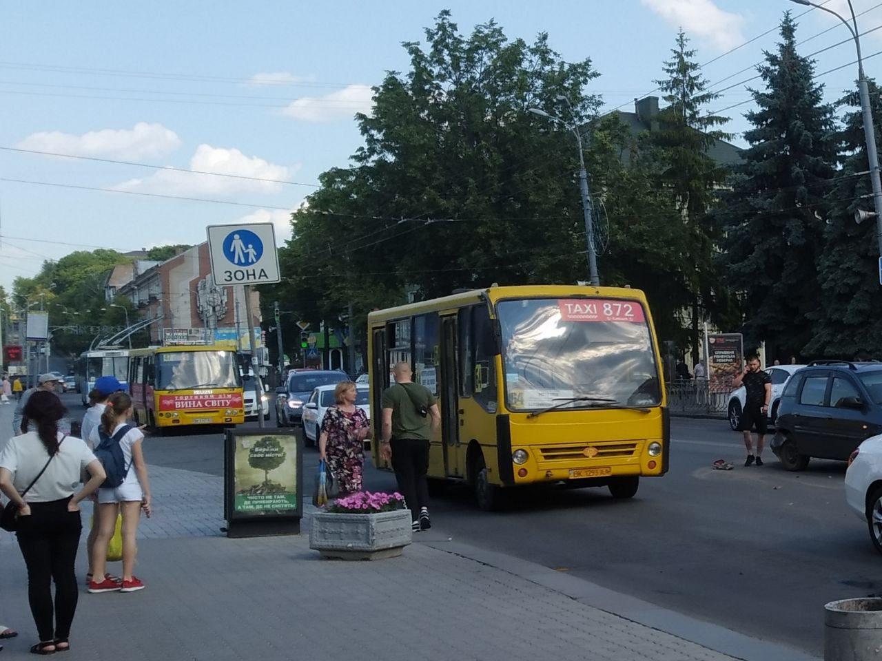Поки за старими цінами: у Рівному відклали підвищення тарифів на проїзд у громадському транспорті