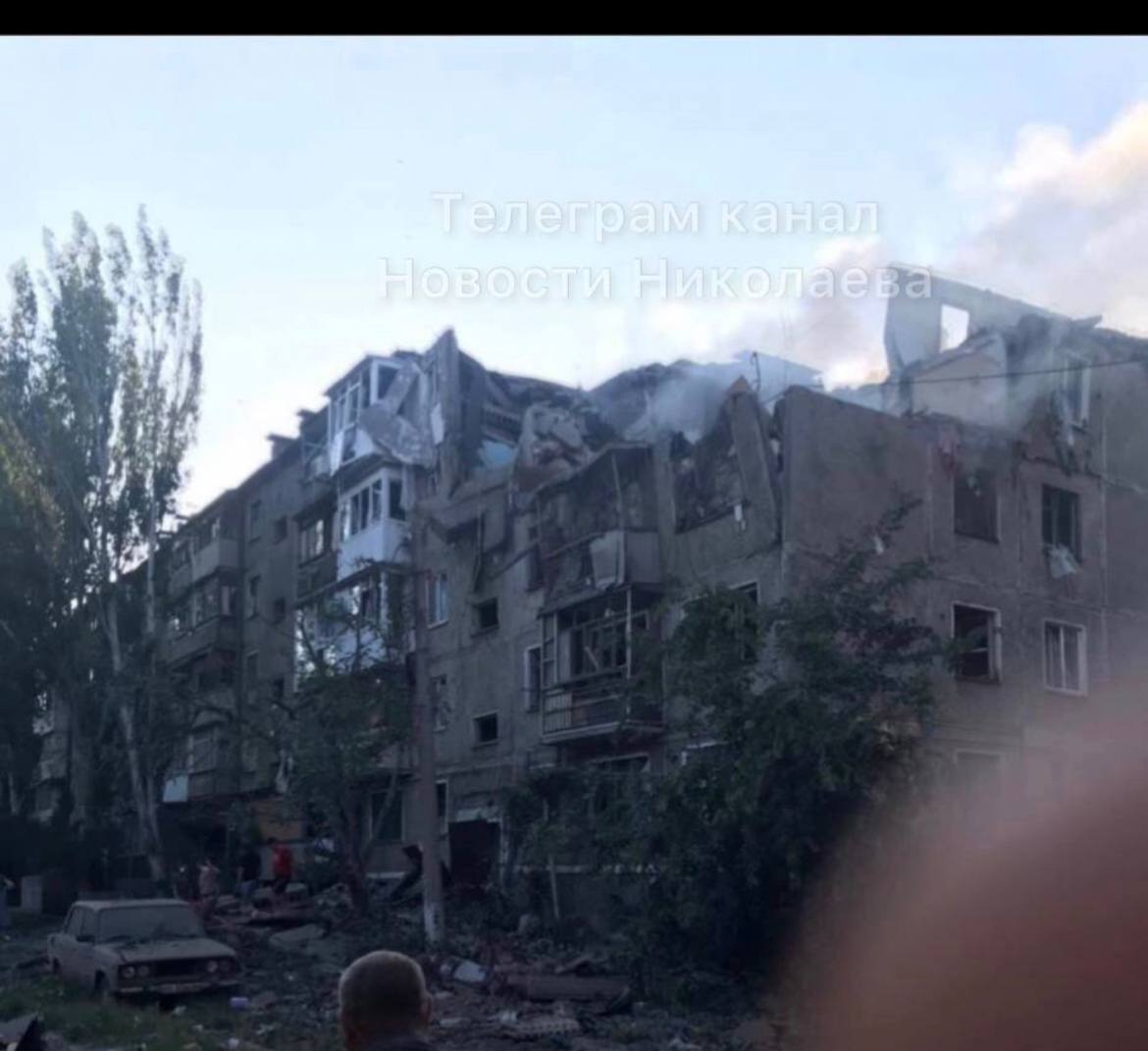 Ворог вдарив по багатоповерхівці у Миколаєві