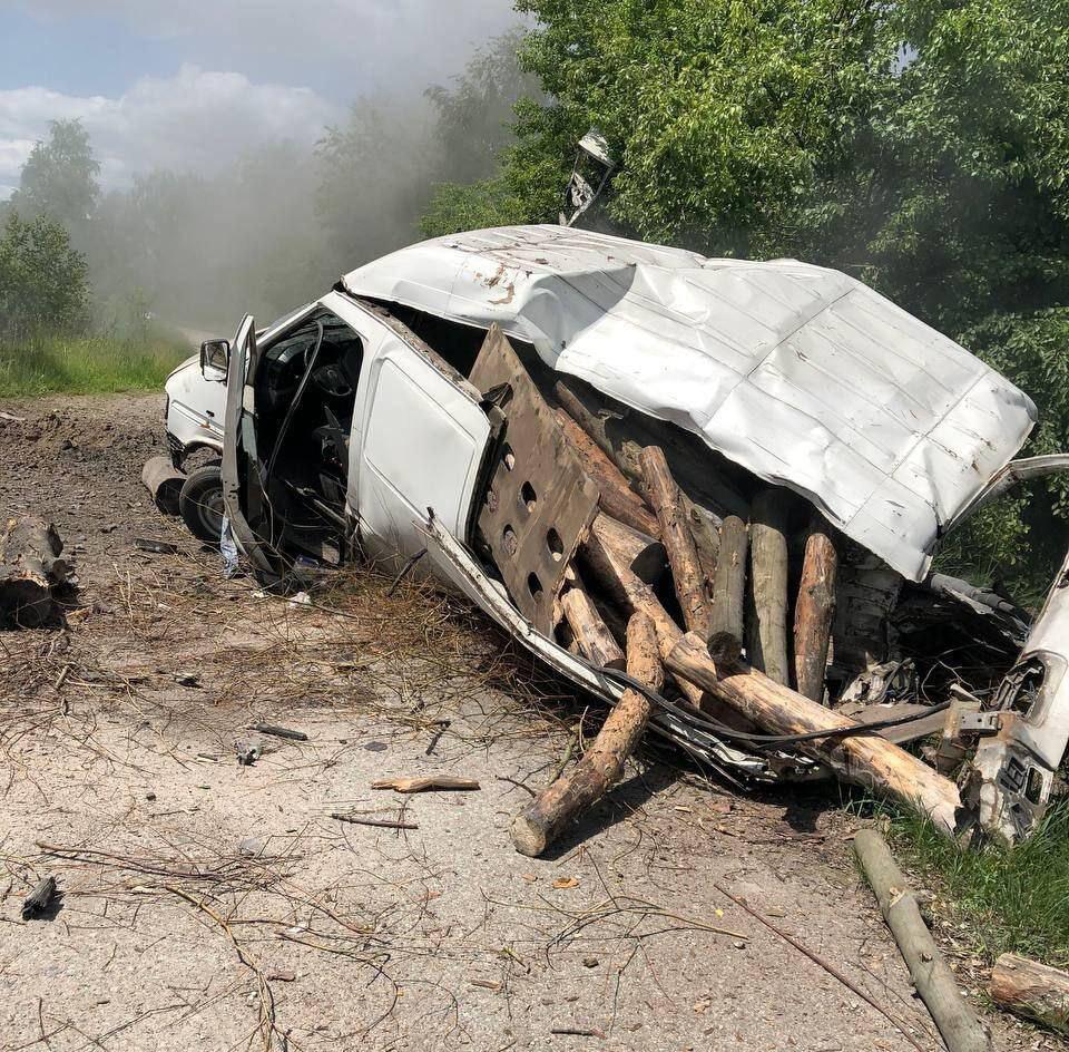 Люди поїхали до лісу по дрова і підірвалися на міні
