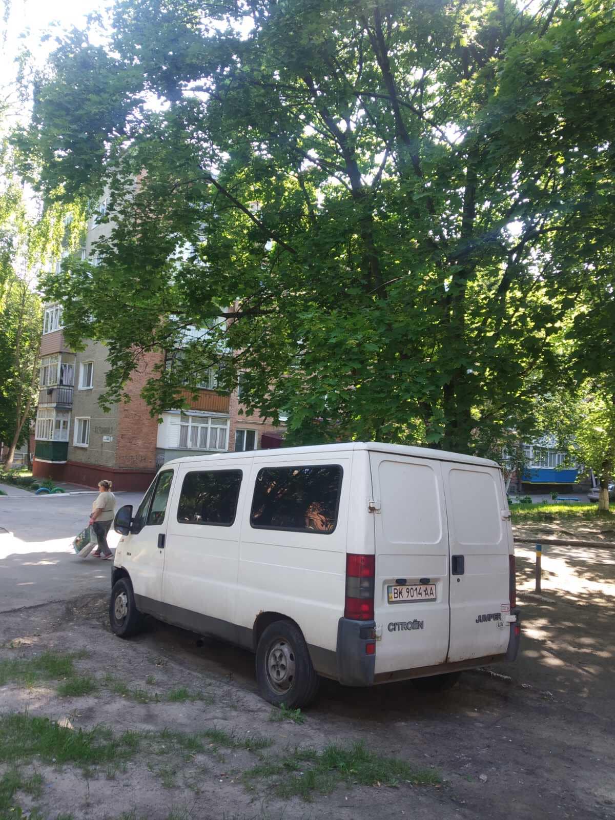 У Рівному муніципальна поліція почала виписувати штрафи за неправильну парковку