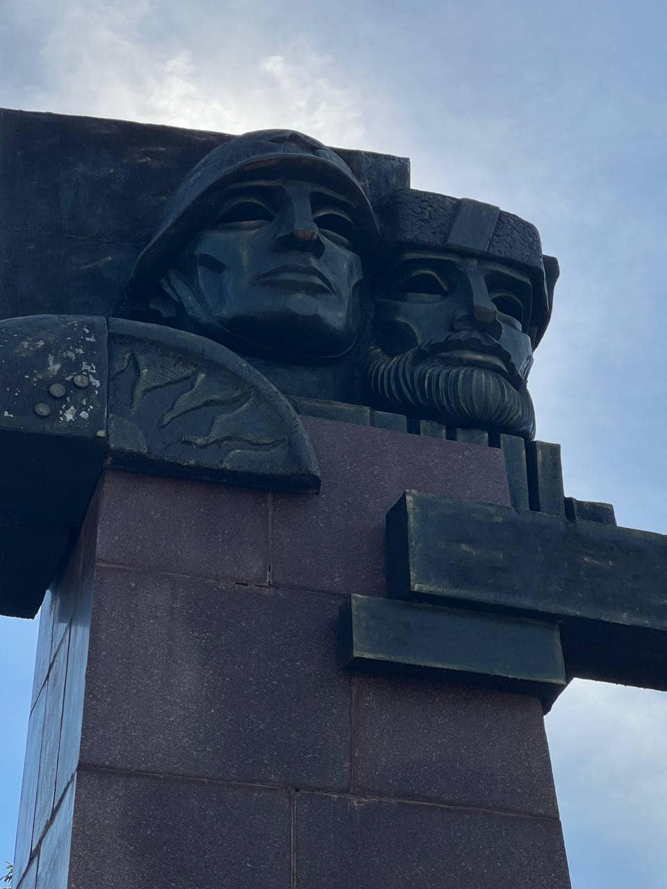 У Рівному демонтували останній в місті пам’ятник радянської доби