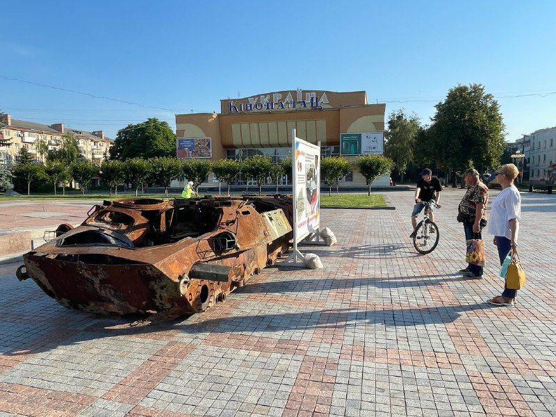 військова техніка на майдані