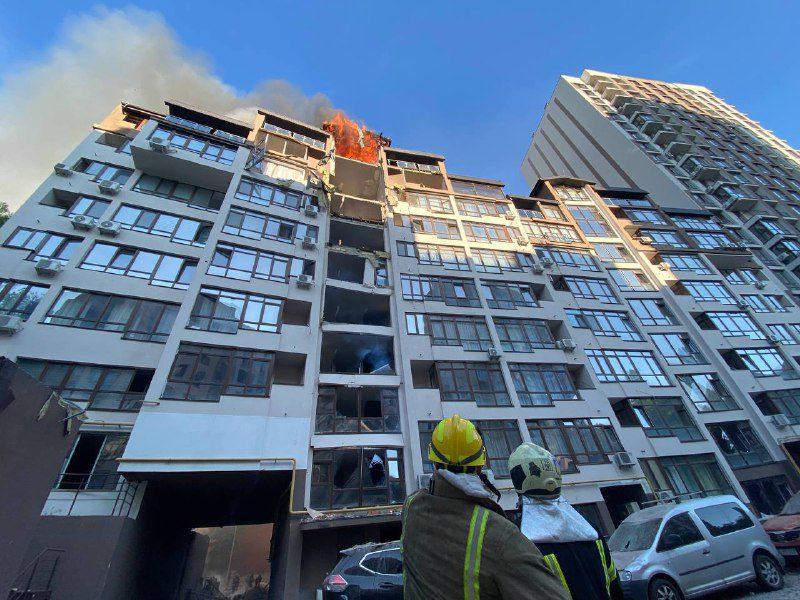 Від ранішнього обстрілу орками Києва постраждав житловий будинок