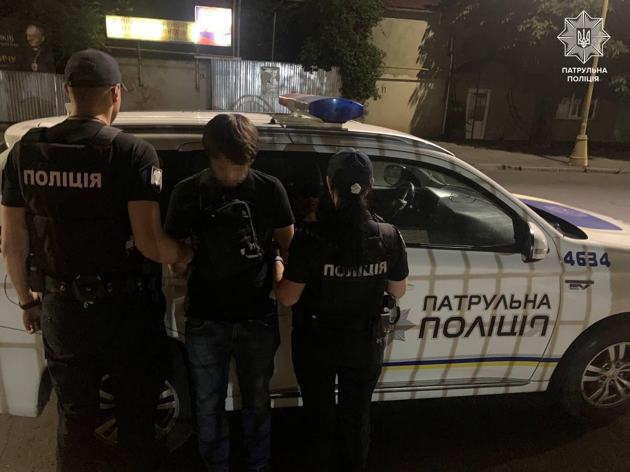 Намагався прикинутися волонтером