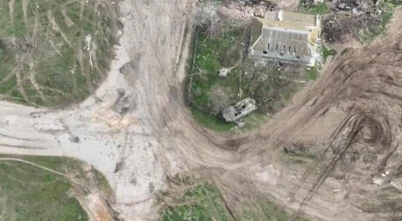 Могили АТОвців зруйнували танками…