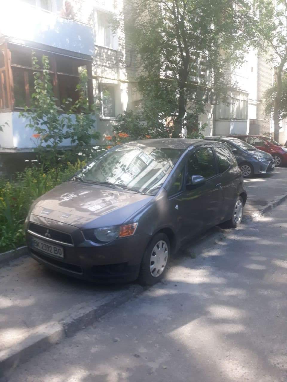 В рівненських дворах штрафують за неправильне паркування