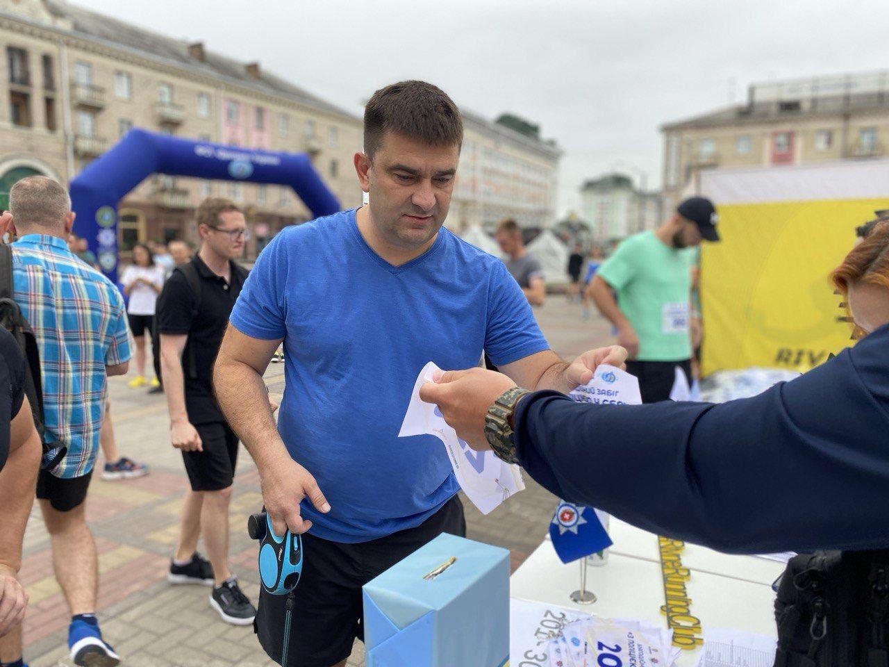 У Рівному стартував благодійний забіг «З поліцією у серці»