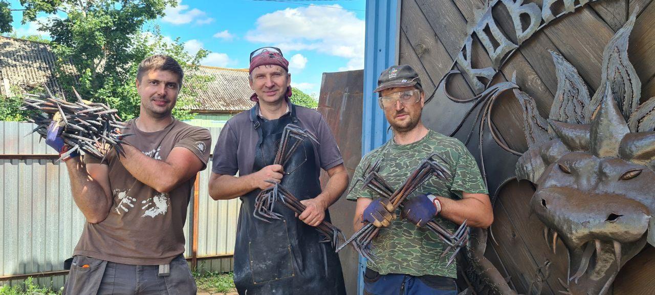 На Рівненщині ковалі кують скоби для військових