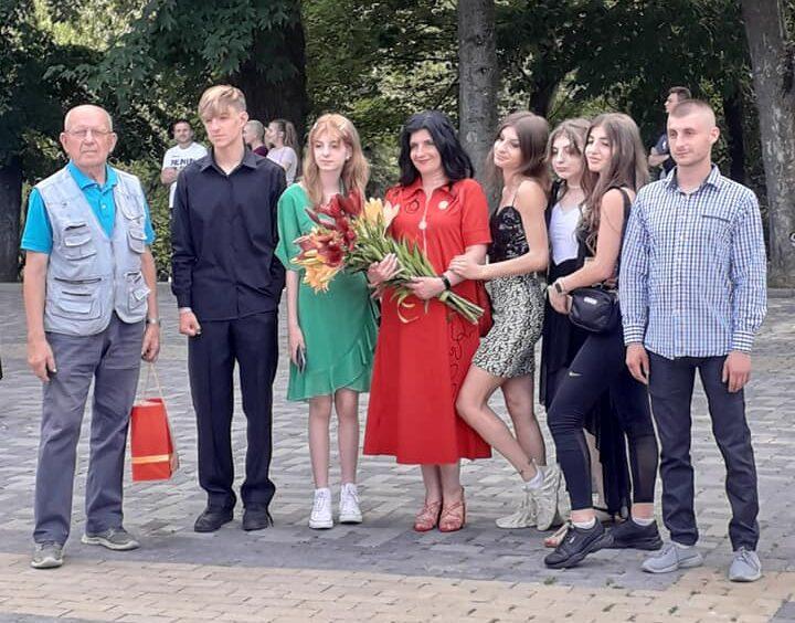 Медсестра з Рівного отримала звання “Мати-героїня”