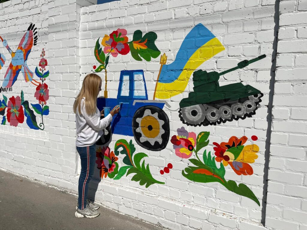 Патріотична огорожа в Рівному