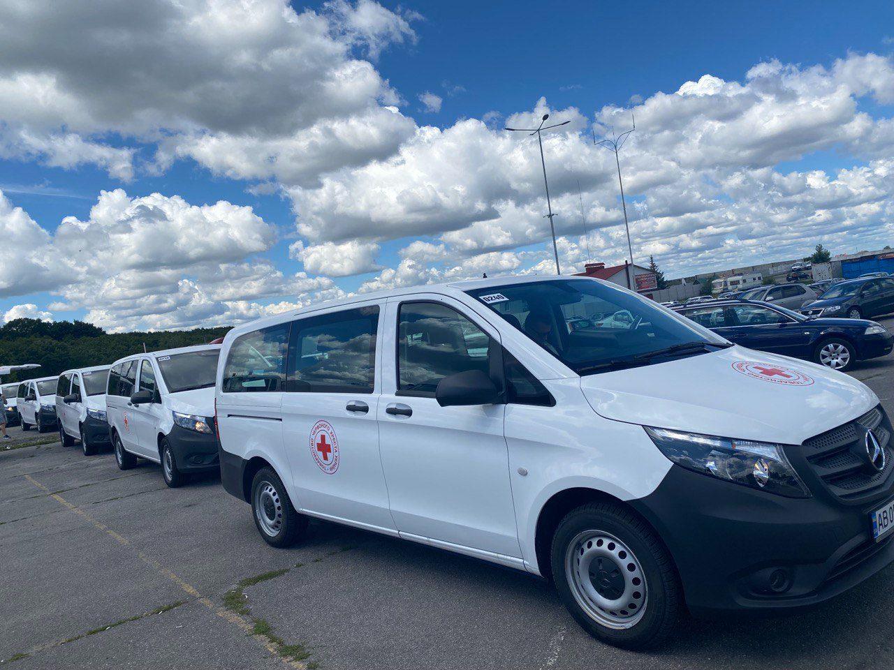 У віддалені села Рівненщини медики їздитимуть на сучасних автомобілях
