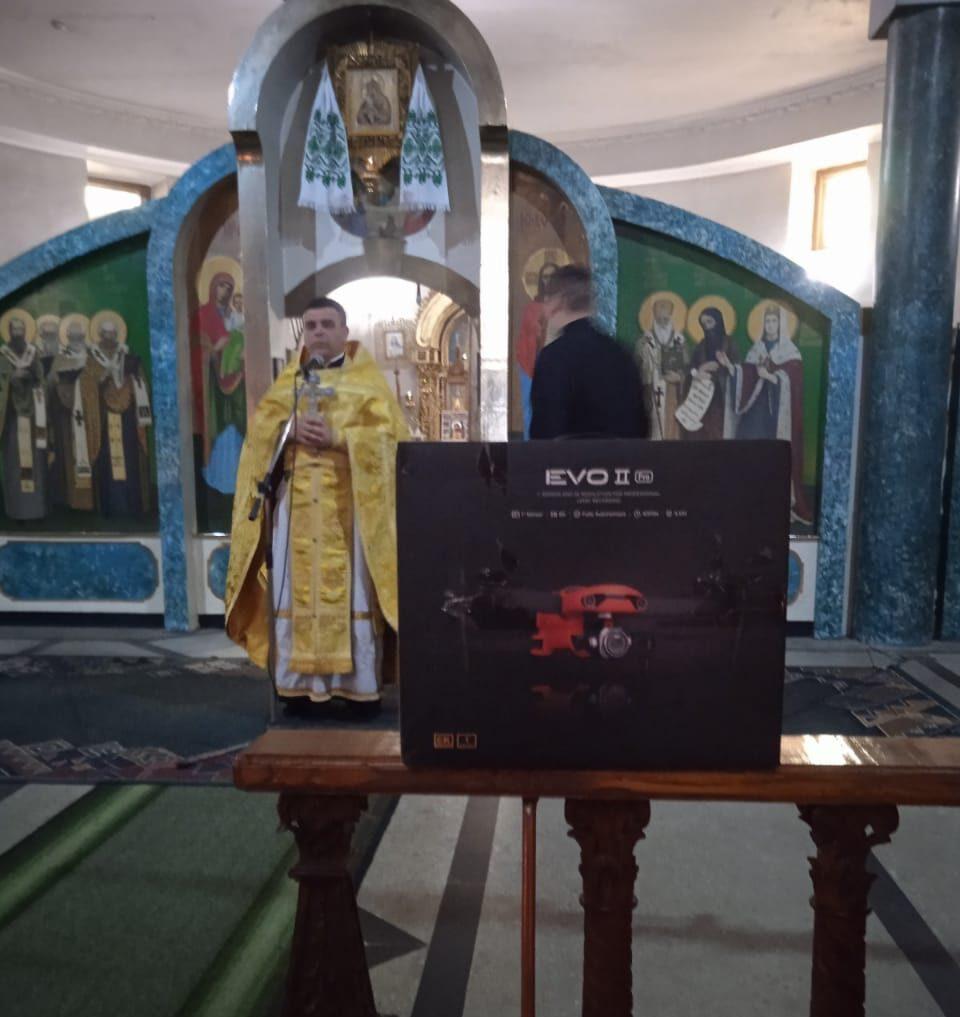 Рівненські прихожани придбали військовим квадрокоптер