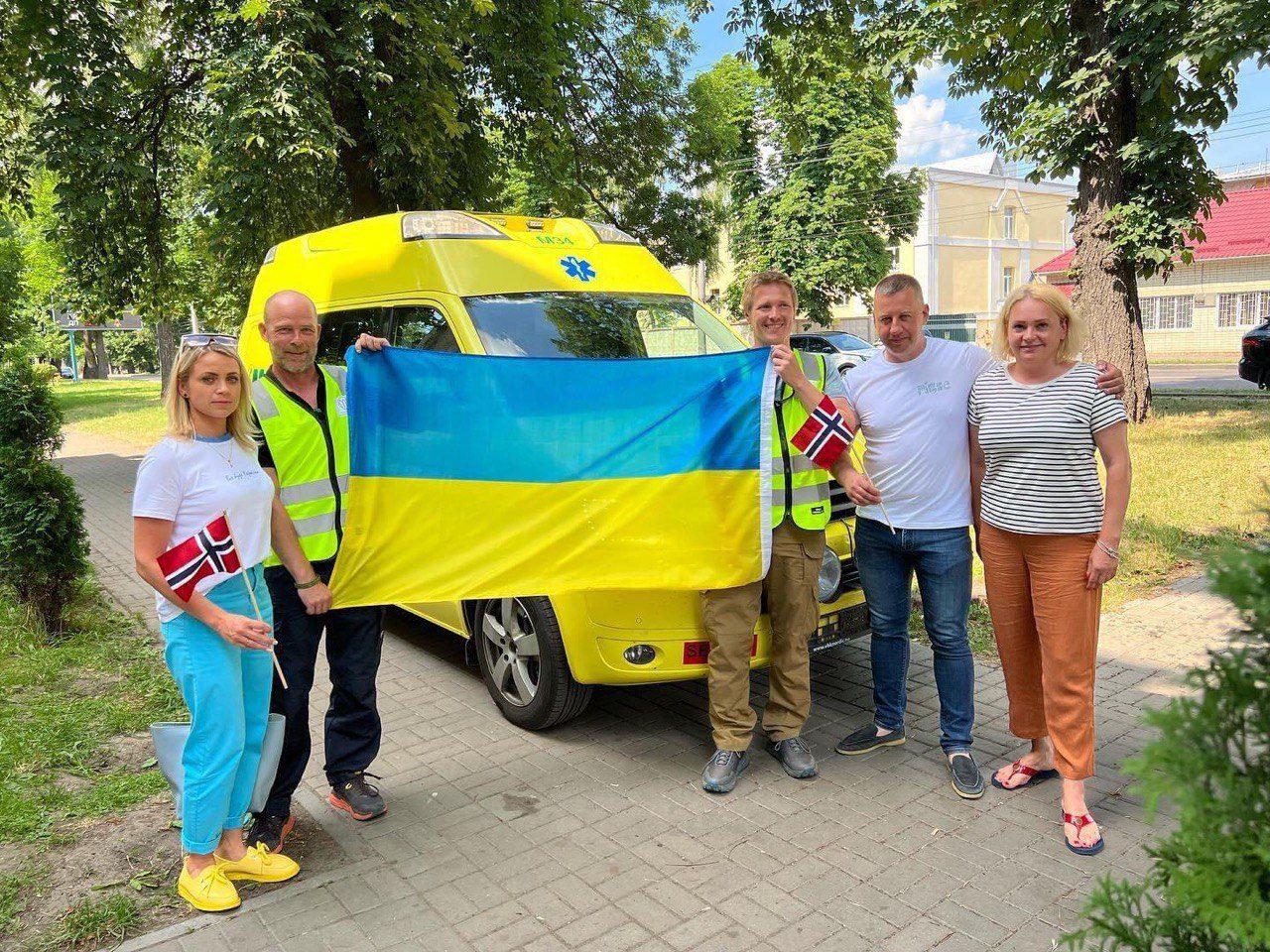 Реанімобіль з Норвегії, який прибув до Рівного, вже незабаром поїде на передову