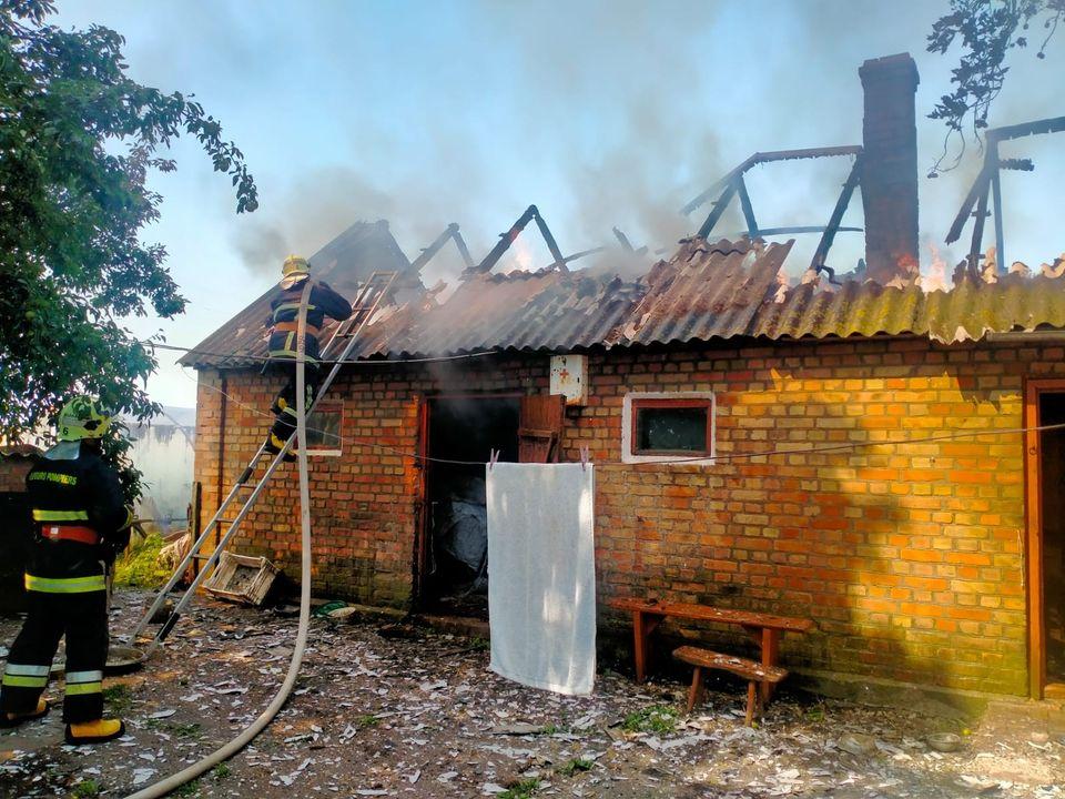 На Рівненщині ліквідували пожежу в приватному господарстві