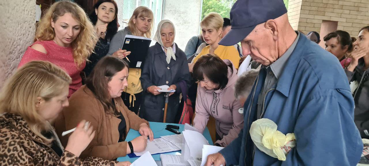У Гощі благодійники роздавали продуктові набори