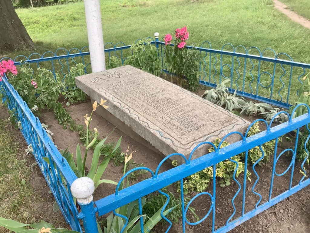 могила воїнів упа