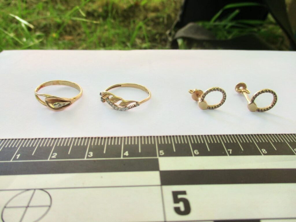 напав на дівчину з ножем у Рівному