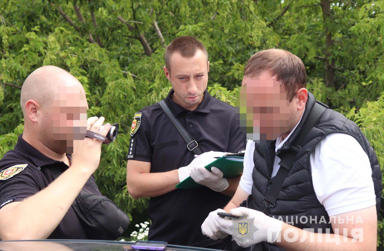 Викрали понад мільйон гривень: у Рівному поліцейські спіймали грабіжників