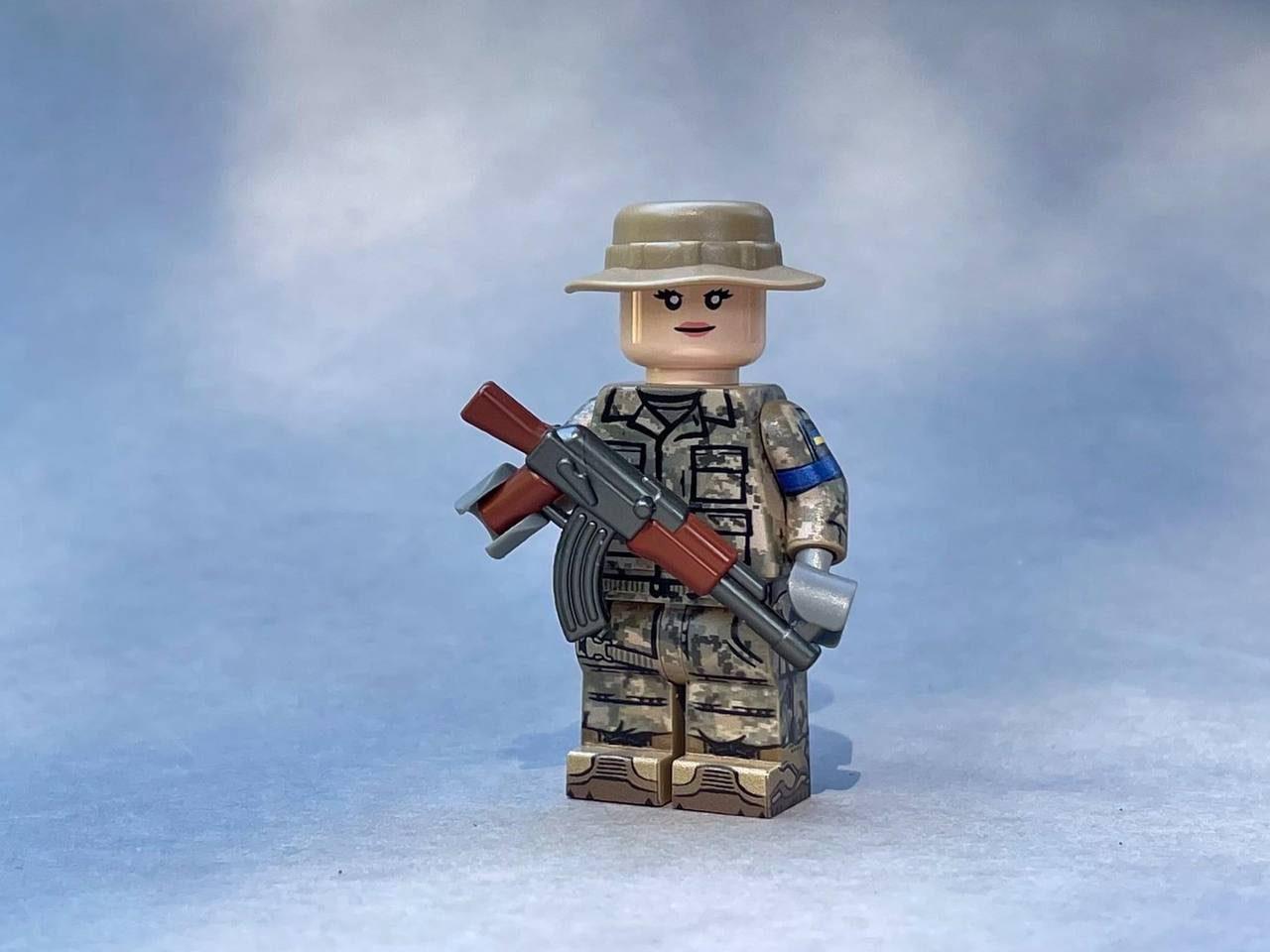 Компанія LEGO розробила  фігурки  українських військових жінок