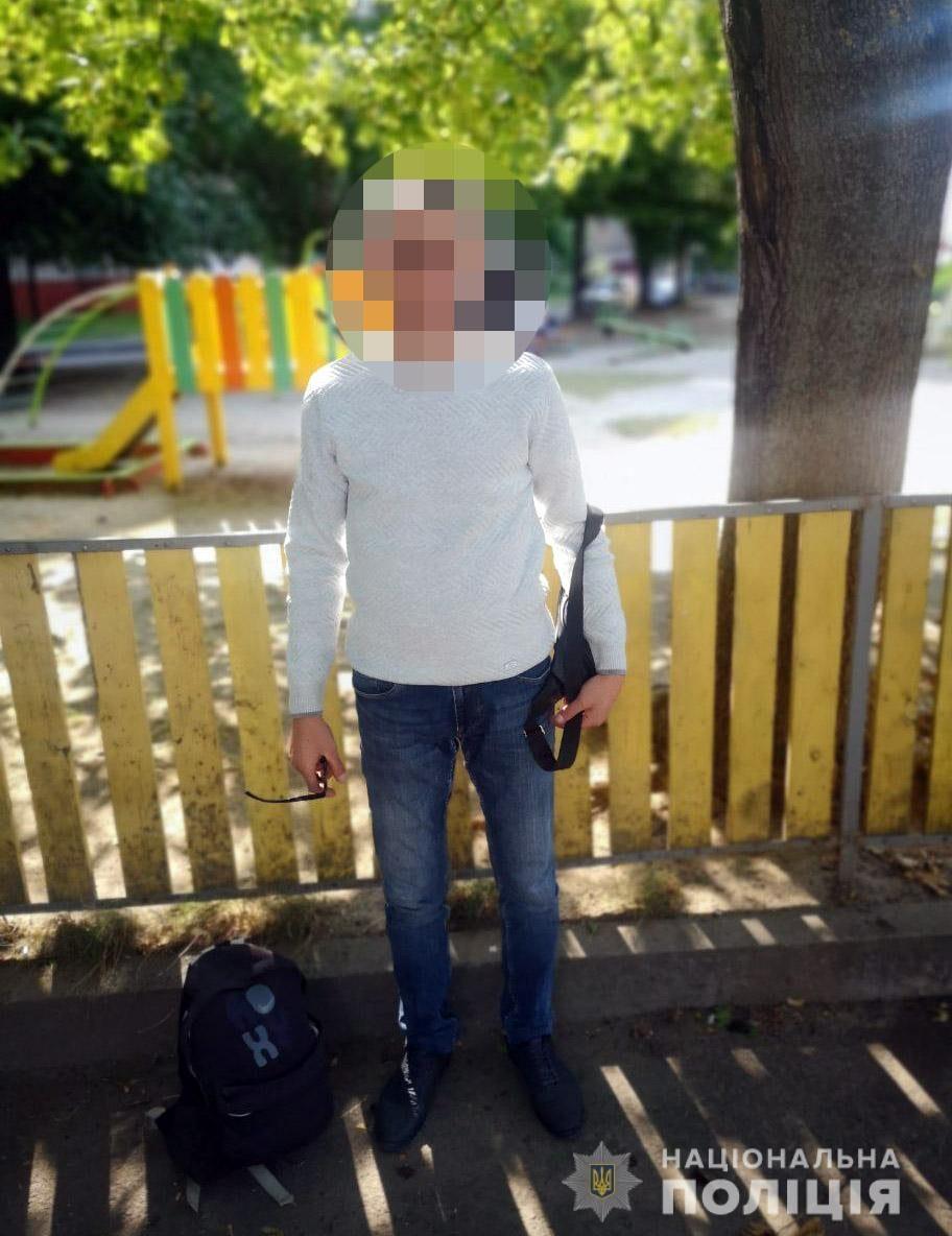 У Рівному оперативники затримали шахрая, який ошукав пенсіонерок