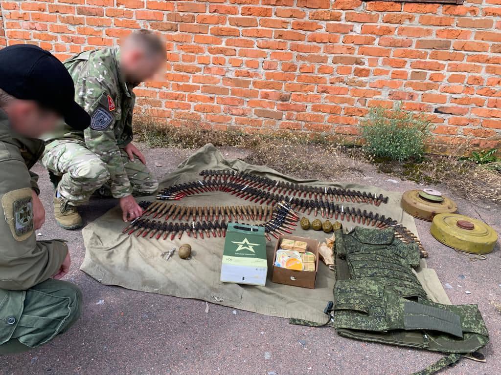 Прикордонники виявили схрон росіян із боєприпасами