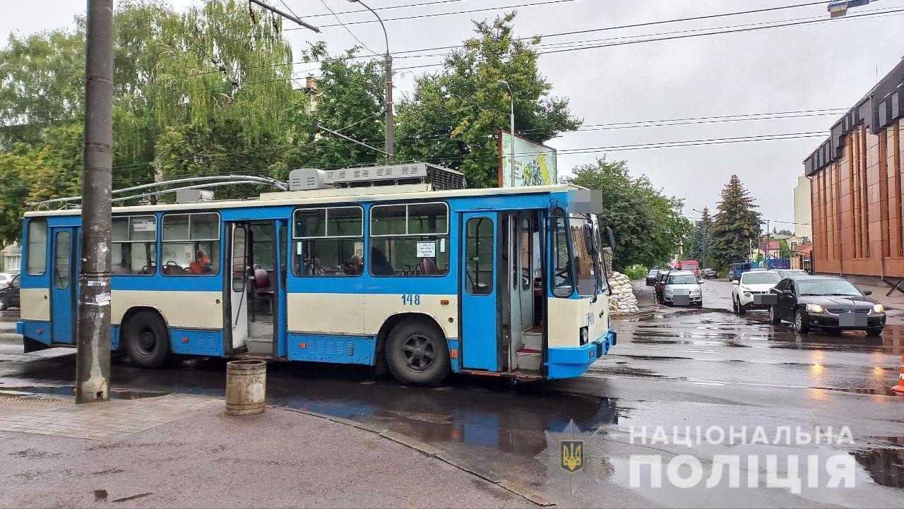 Пенсіонерка з Рівного отримала травму голови