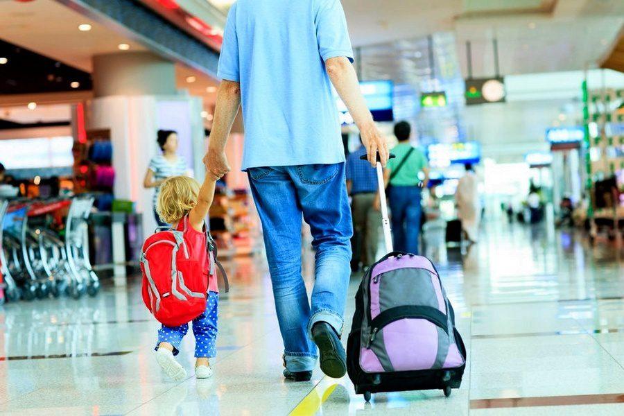 У «Дії» можна буде оформити дозвіл на виїзд дітей за кордон